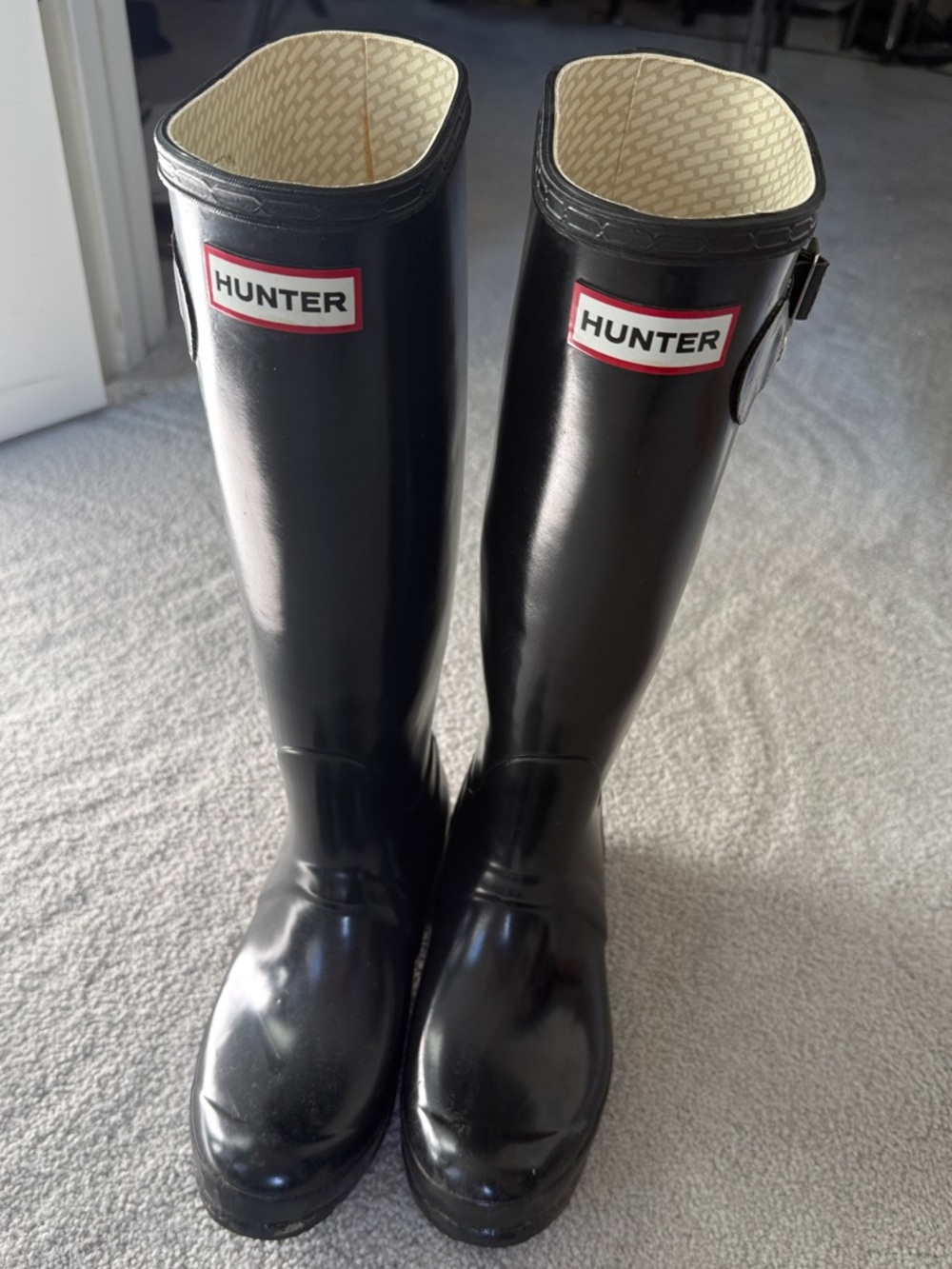 Hunter Women’s Tall Black Gloss Rain Boots with or w/o Yellow Inserts